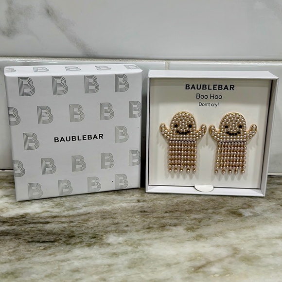 BaubleBar Boo Hoo Don't Cry Dancing Ghost Pearl Halloween Moving Earrings Viral - Picture 2 of 6